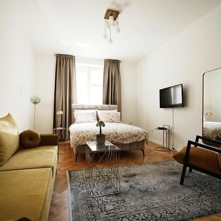 Center City Apartment 3 Zagreb Bagian luar foto