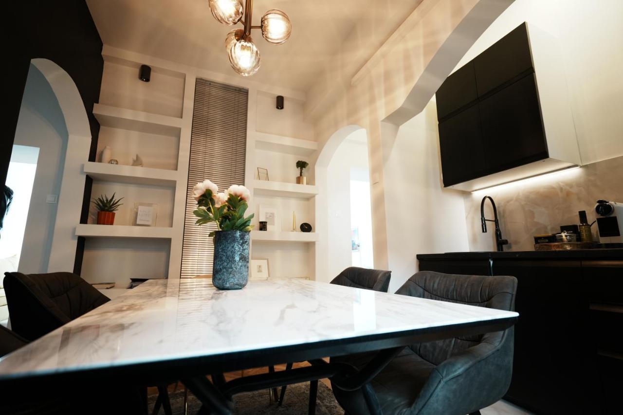 Center City Apartment 3 Zagreb Bagian luar foto