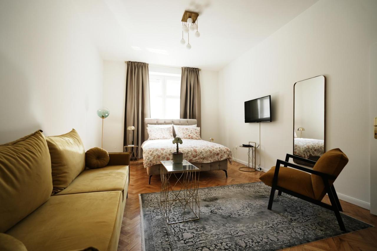 Center City Apartment 3 Zagreb Bagian luar foto